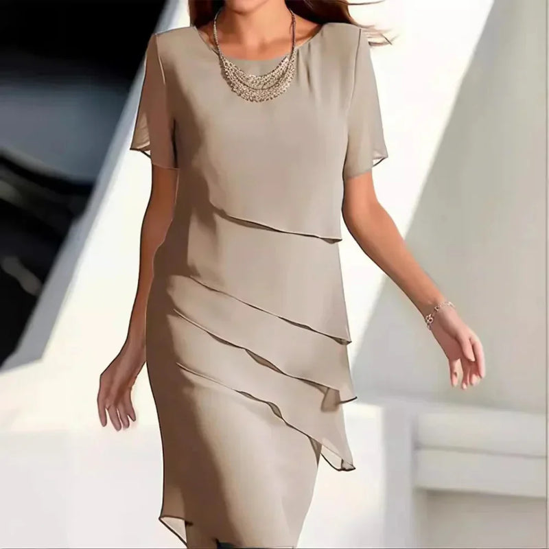 Robe en mousseline superposée avec détails de luxe