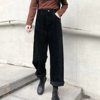 Pantalon élégant en velours côtelé pour femmes avec taille haute et jambes largement évasées pour un port confortable au quotidien