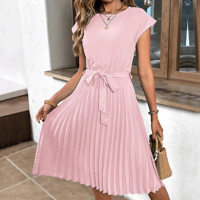Robe d'été chic et aérée en plissé pour femmes pour un look estival rafraîchissant