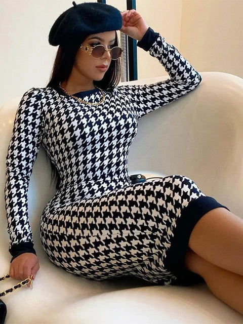 Élégante robe midi classique Veronique pour un style intemporel