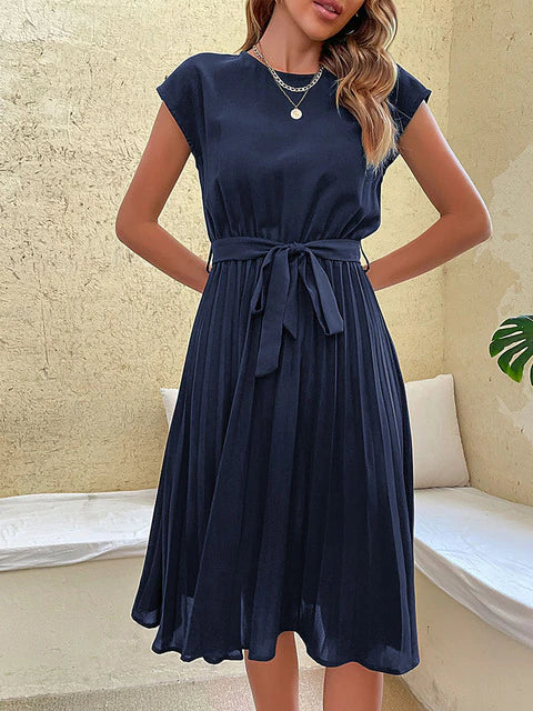 Élégante robe plissée à manches courtes pour un look stylé