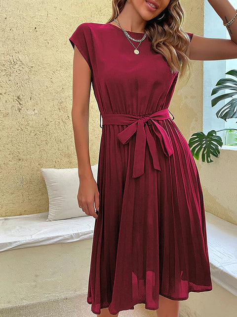 Élégante robe plissée à manches courtes pour un look stylé