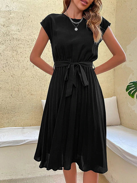 Élégante robe plissée à manches courtes pour un look stylé