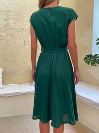 Élégante robe plissée à manches courtes pour un look stylé