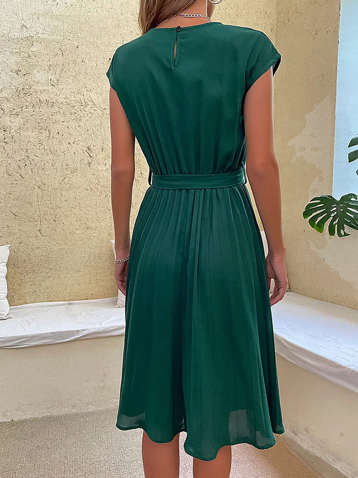 Élégante robe plissée à manches courtes pour un look stylé