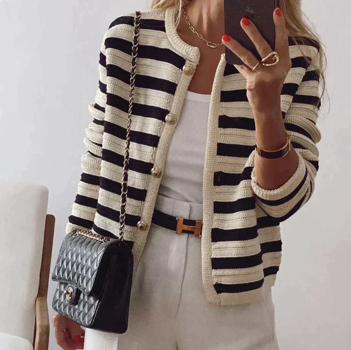 Cardigan rayé élégant pour femmes avec fermeture élégante par boutons - Becka