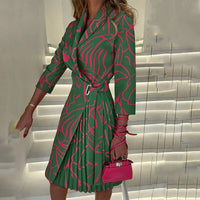 Robe midi élégante avec décolleté en V pour un look sophistiqué