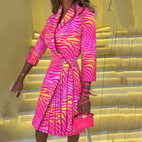 Robe midi élégante avec décolleté en V pour un look sophistiqué