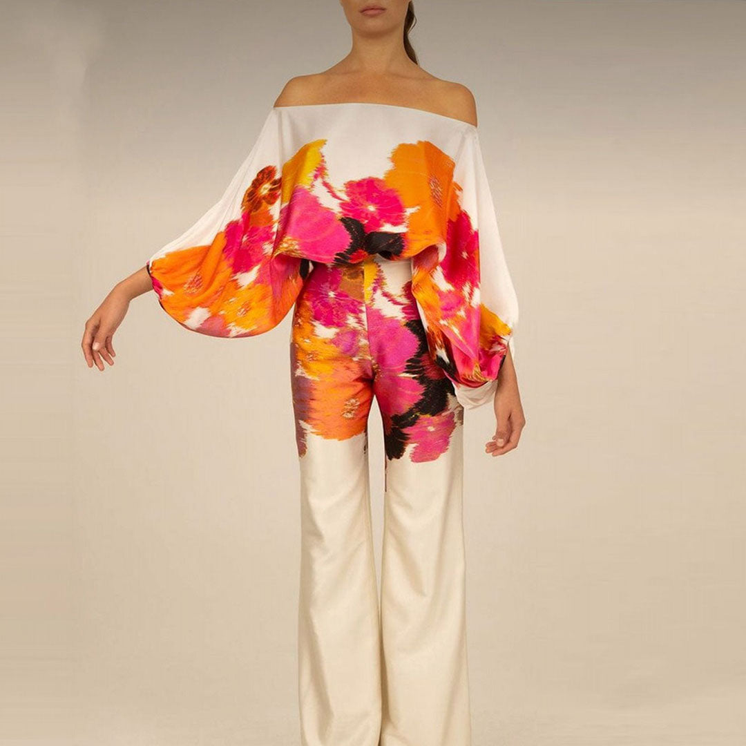 Luxueux ensemble 2 pièces en satin, composé d'un élégant haut à épaules découvertes et d'un pantalon à jambes larges pour un look élégant
