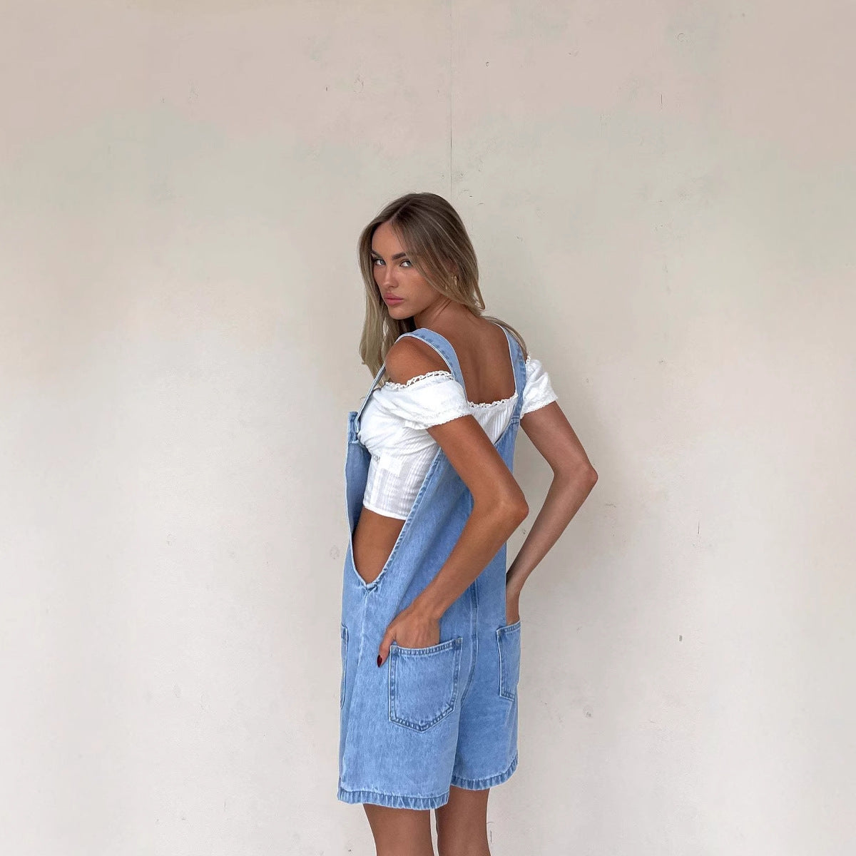 Shorts en jean décontractés pour femmes avec Bretelles ajustables, bouton devant et poches pratiques