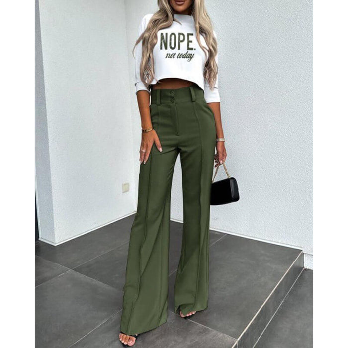 Ensemble 2 pièces élégant pour femmes, composé d'un haut court et d'un pantalon court à la mode - la tenue de bureau idéale pour toutes les occasions