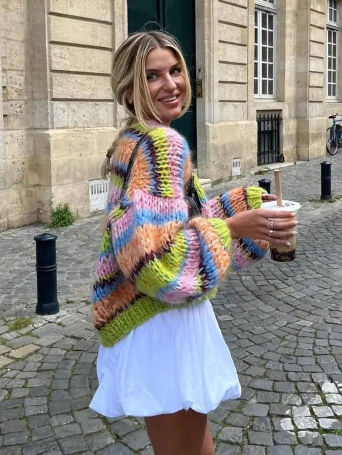 Cardigan court en tricot coloré à manches bouffantes pour femmes Aleta - un must en matière de style et de confort