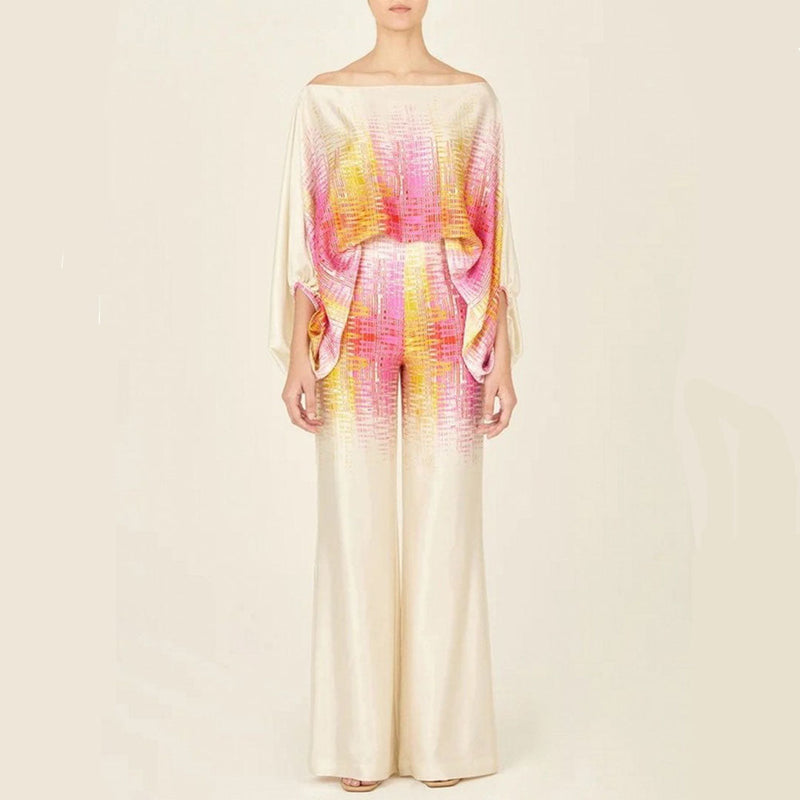 Luxueux ensemble 2 pièces en satin, composé d'un élégant haut à épaules découvertes et d'un pantalon à jambes larges pour un look élégant