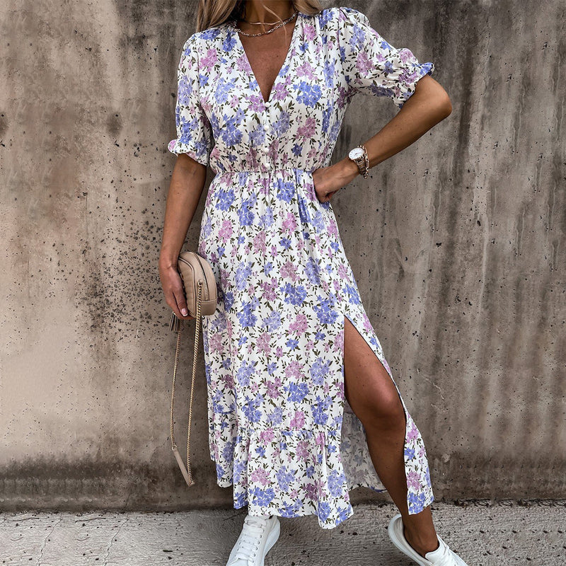 Élégante robe midi à fleurs pour femmes avec col en V, manches courtes bouffantes, taille cintrée et jupe évasée pour un look chic