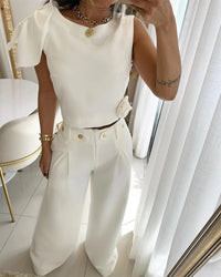 Ensemble élégant de top et de pantalons larges pour femmes - look de soirée élégant avec un crop top à la mode et des détails accrocheurs au niveau des épaules