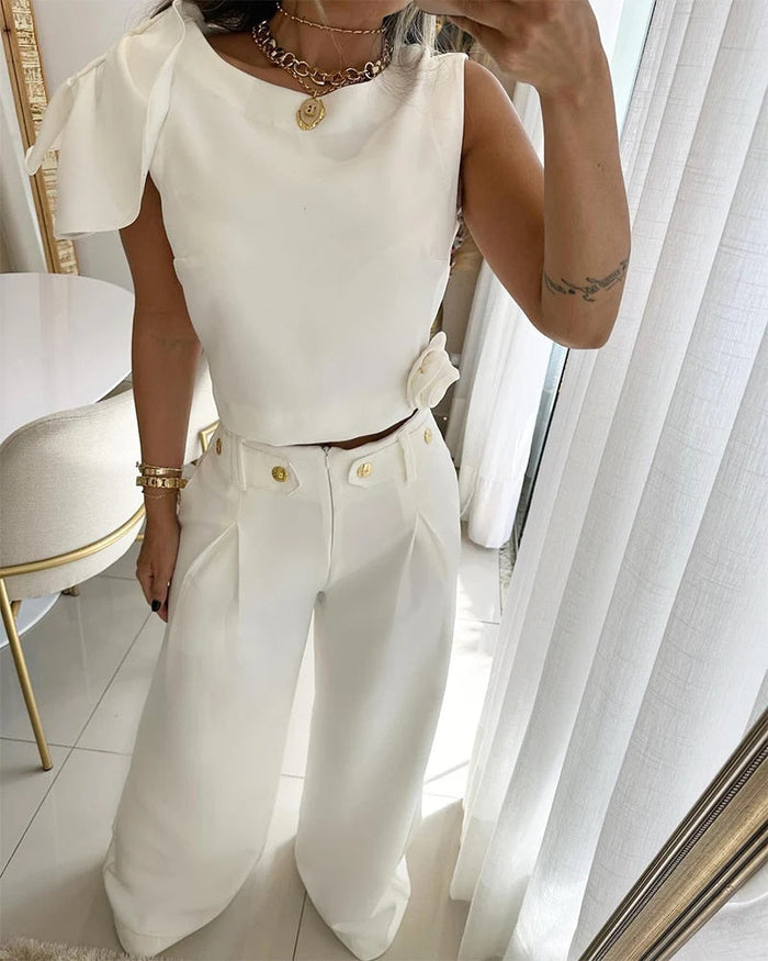 Ensemble élégant de top et de pantalons larges pour femmes - look de soirée élégant avec un crop top à la mode et des détails accrocheurs au niveau des épaules