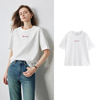 T-shirt féminin élégant avec des détails de broderie uniques pour un look stylé