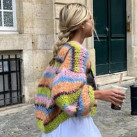 Cardigan court en tricot coloré à manches bouffantes pour femmes Aleta - un must en matière de style et de confort