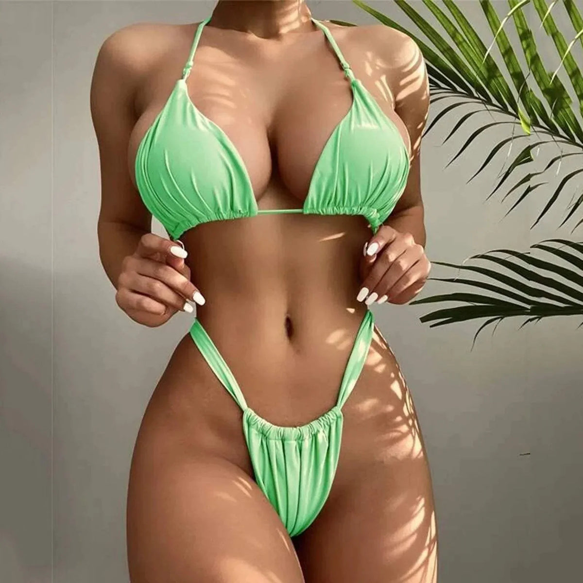 Ensemble de bikinis sexy pour femmes avec haut triangulaire, tissu froncé, liens réglables et string flatteur à coupe haute