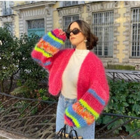 Cardigan court en tricot coloré à manches bouffantes pour femmes Aleta - un must en matière de style et de confort