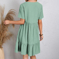 Elegant Vintage-Rockabilly Kleid mit V-Ausschnitt - Aneska Ruffle Style