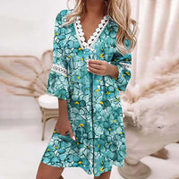 Robe élégante à motif floral avec décolleté en V