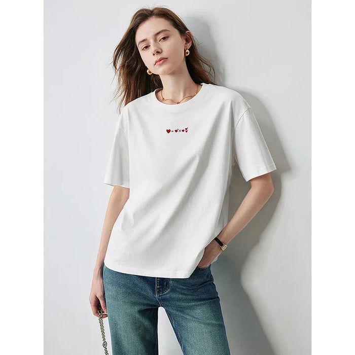 T-shirt féminin élégant avec des détails de broderie uniques pour un look stylé