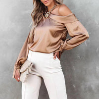 Élégante blouse en satin pour femmes avec un design asymétrique unique - manches longues élégantes pour des tenues décontractées ou d'affaires
