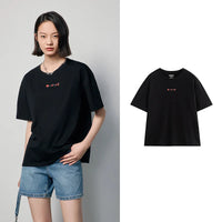 T-shirt féminin élégant avec des détails de broderie uniques pour un look stylé