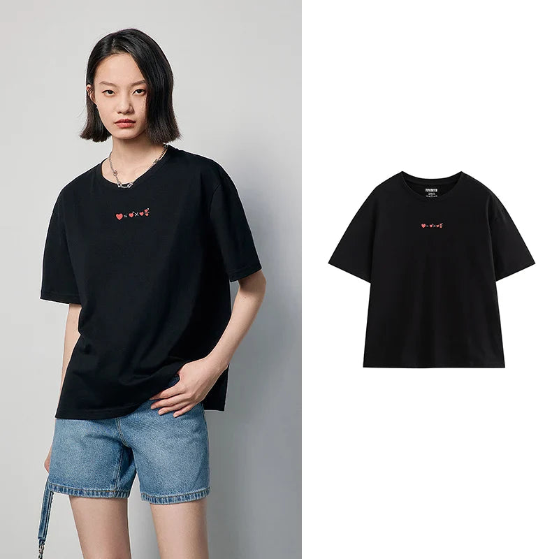 T-shirt féminin élégant avec des détails de broderie uniques pour un look stylé