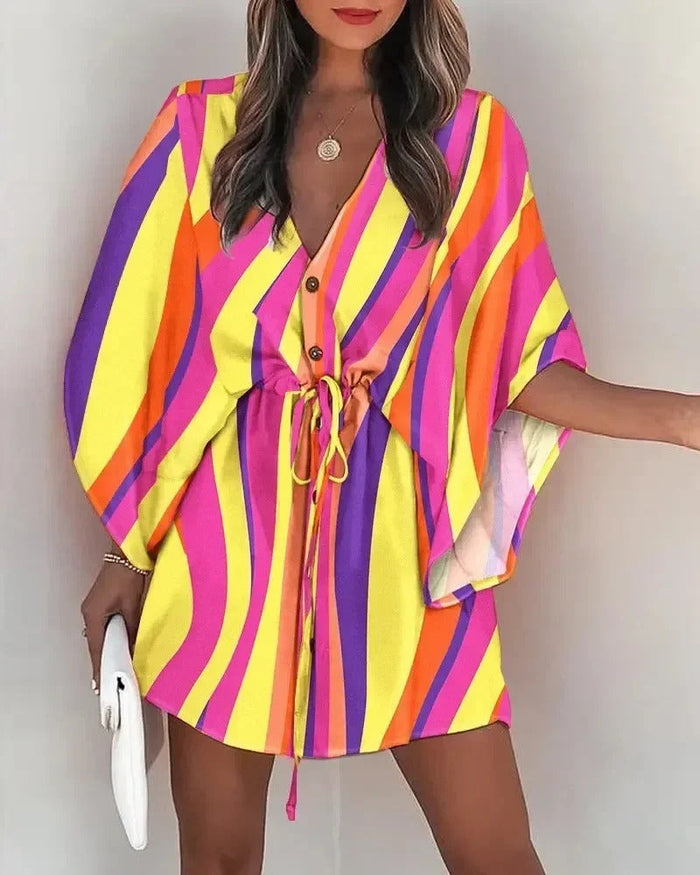 Mini robe d'été chic avec col en V et dentelles - Charlotte pour un look rafraîchissant