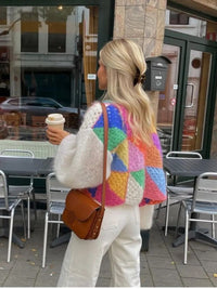 Cardigan court en tricot coloré à manches bouffantes pour femmes Aleta - un must en matière de style et de confort