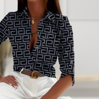 Chemise élégante pour femmes avec un motif grec unique - top imprimé élégant pour un look sophistiqué
