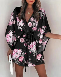 Mini robe d'été chic avec col en V et dentelles - Charlotte pour un look rafraîchissant