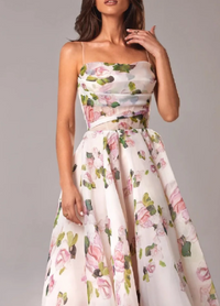 Robe d'été pour femmes, chic et confortable, avec un élégant col en V
