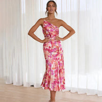 Élégante robe rose fleurie à épaules découvertes Noemi pour un look féminin et élégant