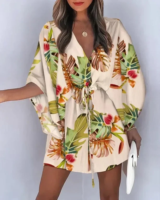 Mini robe d'été chic avec col en V et dentelles - Charlotte pour un look rafraîchissant