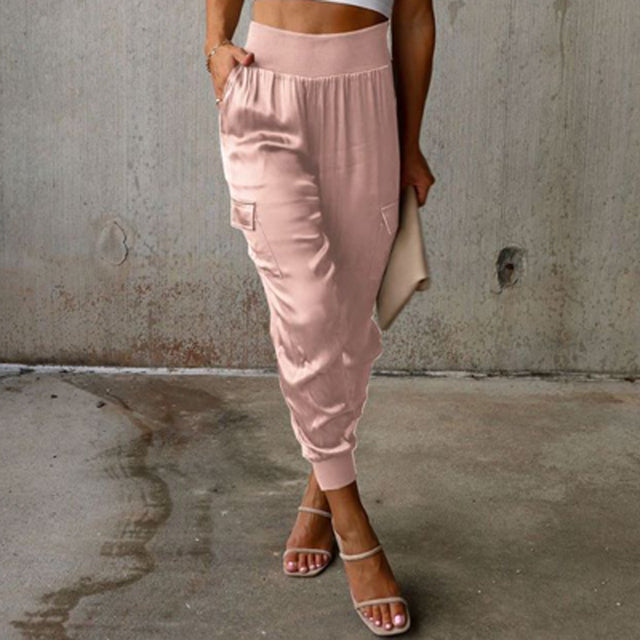 Élégant pantalon cargo pour femme à l'aspect satiné - style décontracté confortable avec taille élastiquée et poches pratiques à porter tous les jours