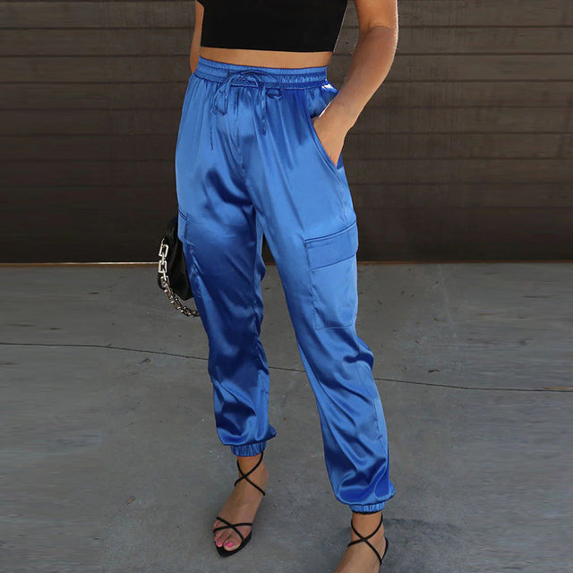 Élégant pantalon cargo pour femme à l'aspect satiné - style décontracté confortable avec taille élastiquée et poches pratiques à porter tous les jours