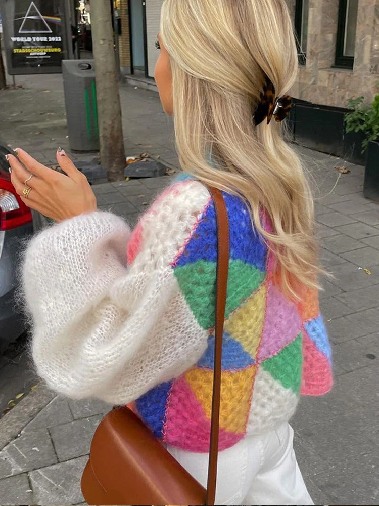 Cardigan court en tricot coloré à manches bouffantes pour femmes Aleta - un must en matière de style et de confort