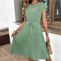 Élégante robe plissée à manches courtes pour un look stylé