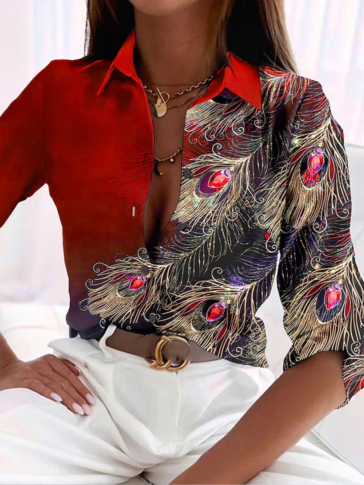 Élégant chemisier pour femmes avec un magnifique imprimé de plumes de paon - top stylé et à la mode