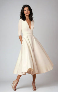Robe midi élégante avec décolleté en V et jupe volumineuse pour un look élégant.