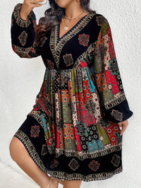 Robe longue bohémienne femme - décolleté en V avec patchwork paisley - manches longues fluide et élégante