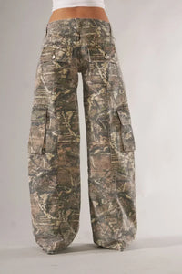 Pantalon cargo pour femmes gris clair pour une tenue de ville décontractée