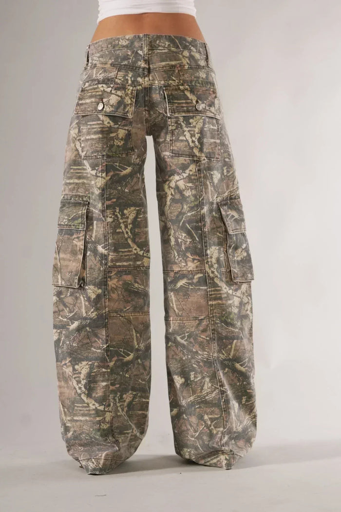 Pantalon cargo pour femmes gris clair pour une tenue de ville décontractée