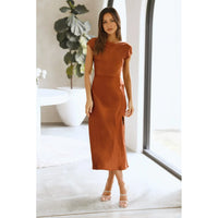 Robe de Soirée Satinée Élégante pour Femme - Glamour et Sophistication avec Dos Nu Midi
