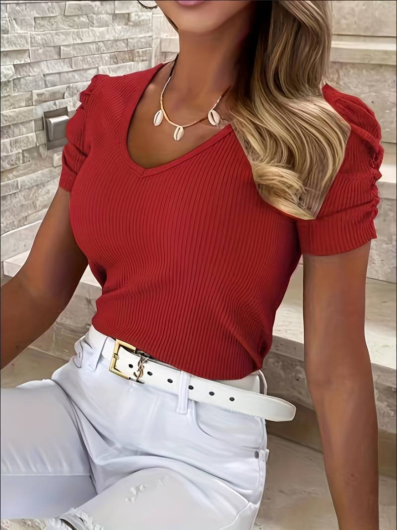 Top d'été pour femmes en côtes avec un look élégant
