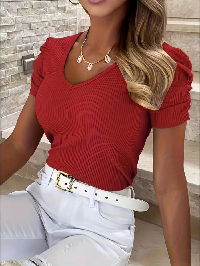 Top d'été pour femmes en côtes avec un look élégant
