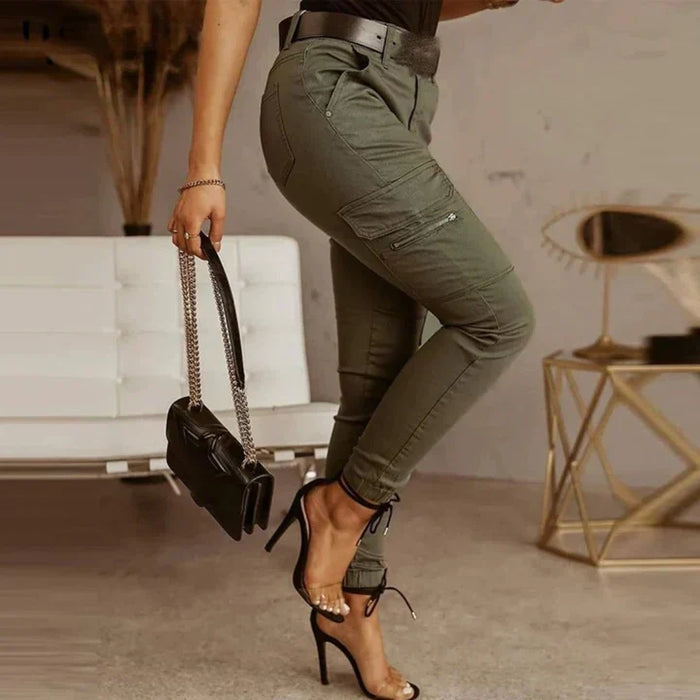 Jeans cargo élégants pour femmes - pantalon gris tendance avec poches pratiques